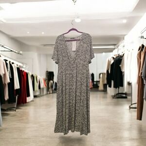 BNWT BLOOM CHIC Floral Sage Full Length Dress